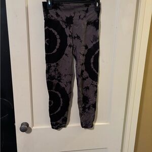 PINK Victoria's Secret Black and Gray Abstract Leggings